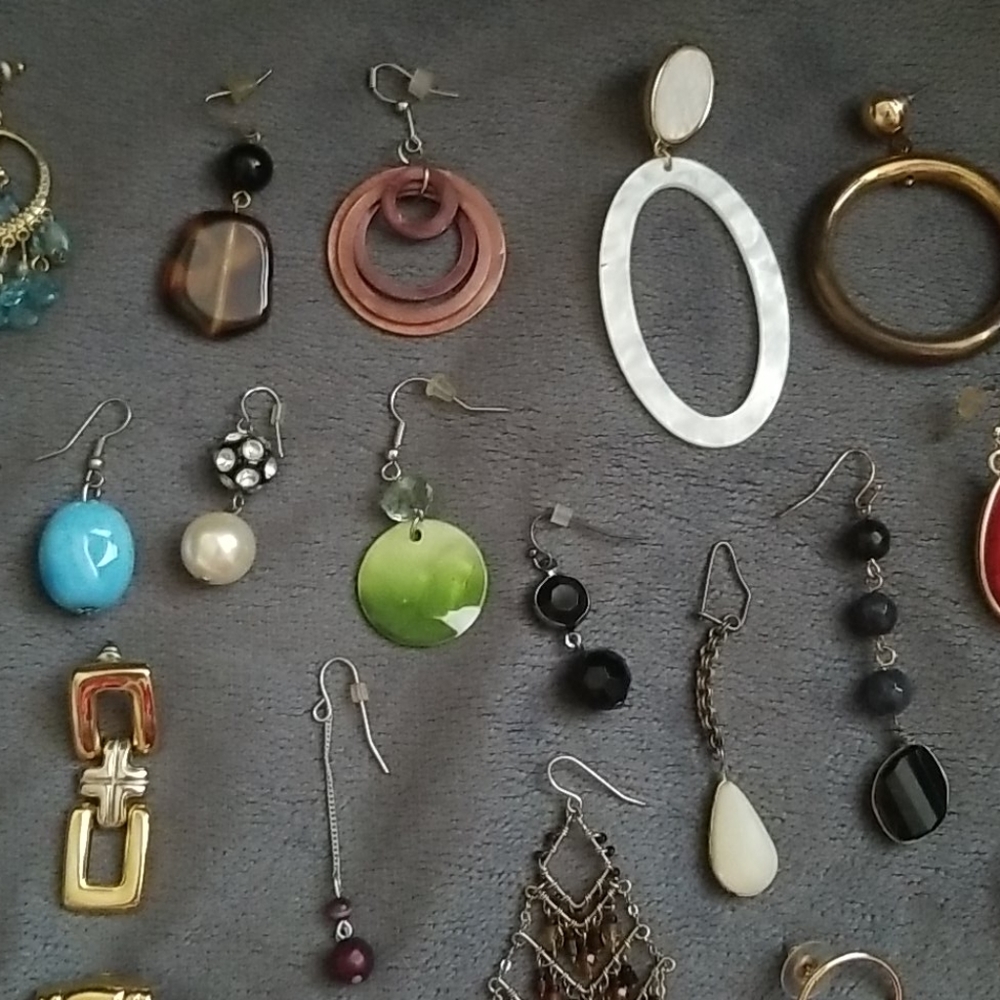 Assorted Single Earrings - Picture 8 of 9